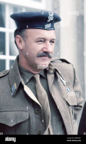 gene-hackman-sul-set-del-film-a-bridge-too-far-1977-foto-oscar-abolafia-everett-collection-genehackman002-2wf9dr1.jpg