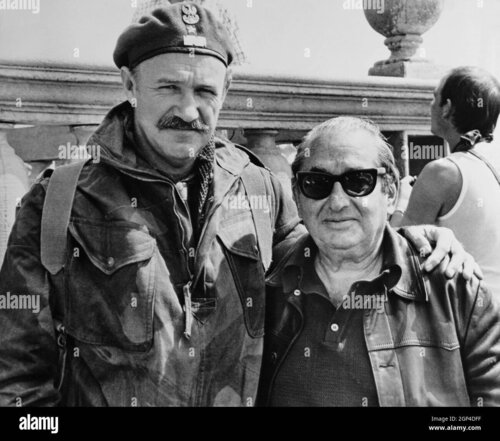 un-pont-trop-loin-de-gauche-a-droite-gene-hackman-producteur-joseph-e-levine-on-set-1977-2gp4dff.jpg