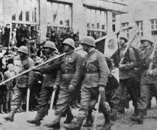 sztand 1 bat morskich strzel.jpg