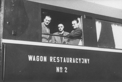 tabl miedzyw.JPG