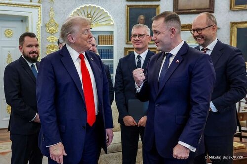 4.thumb.jpg.277126a59d7b271c1cedfa1af681eba2.jpg