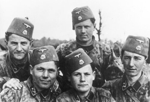 Bundesarchiv_Bild_146-1973-116-11,_Waffen-SS,_13._Gebirgs-Div.__Handschar_.jpg