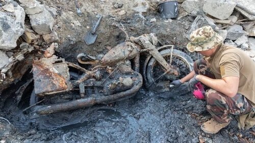 madarsko-dunaj-motocykl.jpeg