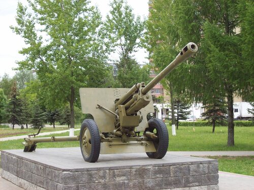 76_mm_divisional_gun_M1942_(ZiS-3)_001.jpg